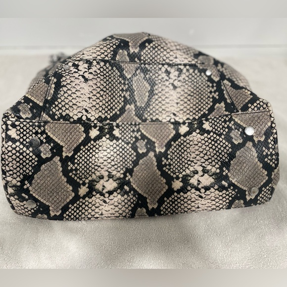 INC International
Concepts Trippii Chain Tote in snakeskin print - Picture 9 of 10